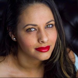 Meet your Posher, Yanliet